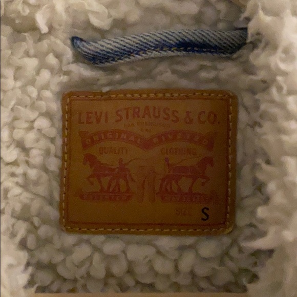 Levi’s Original Sherpa Trucker Denim Jacket - Picture 2 of 4